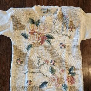 Classic Elements NWT Women’s Hand Knitted Flower sweater cream size large